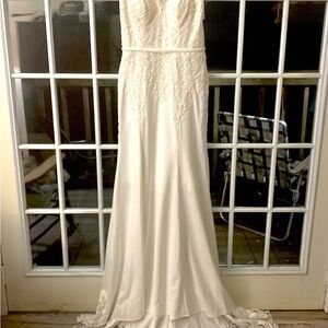 Elegant Ivory Lace Wedding Dress